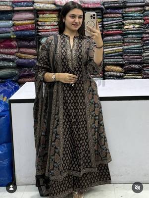 Black cotton floral print kurta set with dupatta for women 2