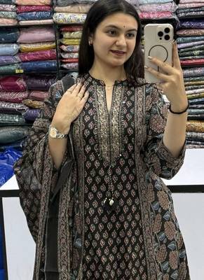 Black cotton floral print kurta set with dupatta for women 3