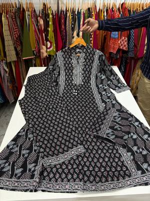 Black cotton floral print kurta set with dupatta for women 4