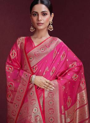 rani pink banarasi soft silk blend saree with dupatta 4