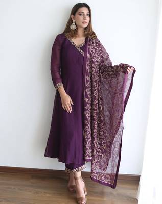 women's silk blend embroidered anarkali kurta pant with dupatta set 4
