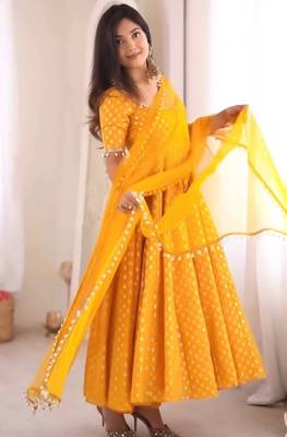 women's chanderi woven butta motiff anarkali kurta pant with dupatta set 2