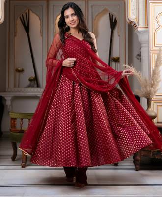 women's chanderi woven butta motiff anarkali kurta pant with dupatta set 4