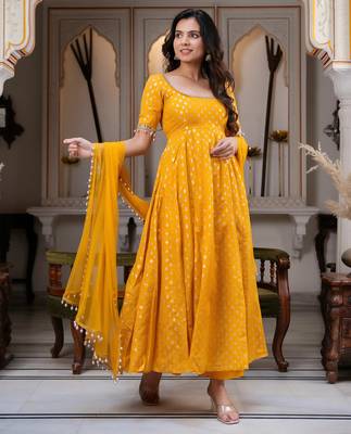 women's chanderi woven butta motiff anarkali kurta pant with dupatta set 5