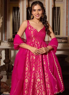 women's chanderi woven motiff anarkali kurta pant with dupatta set 4