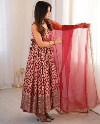 women's chanderi woven motiff anarkali kurta pant with dupatta set 2