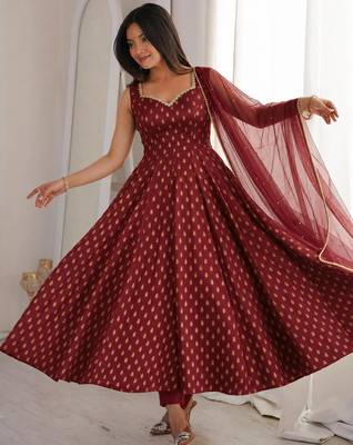 women's chanderi woven butta motiff anarkali kurta pant with dupatta set 2