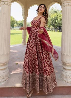 women's chanderi woven motiff anarkali kurta pant with dupatta set 4