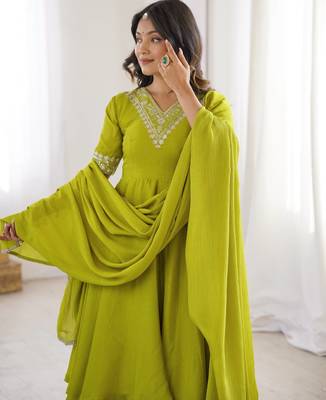 Women green silk embroidery work detailing kurta set with dupatta 1