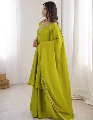 Women green silk embroidery work detailing kurta set with dupatta 3