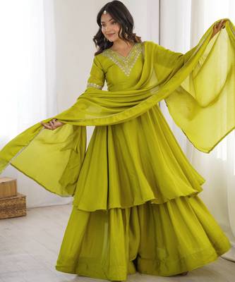 Women green silk embroidery work detailing kurta set with dupatta 5