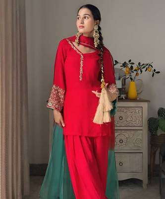 Women red silk embroidery work detailing kurta set with dupatta 2