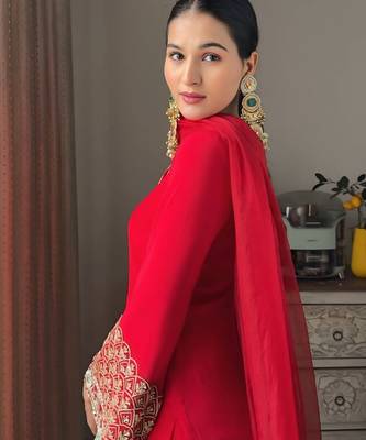 Women red silk embroidery work detailing kurta set with dupatta 4