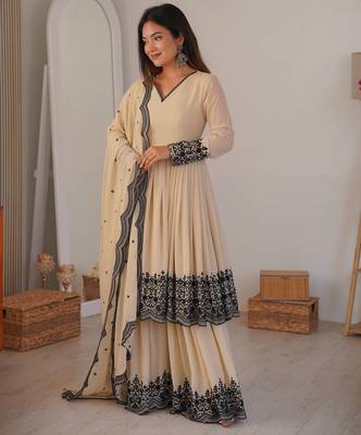 Women off white gorgette embroidery work detailing kurta set with dupatta 1