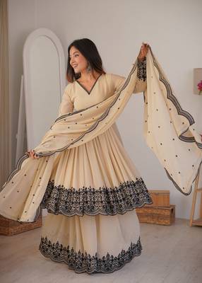 Women off white gorgette embroidery work detailing kurta set with dupatta 2