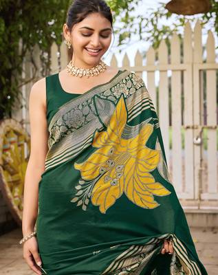 Women's green jacquard silk blend saree with zari floral border festive 3