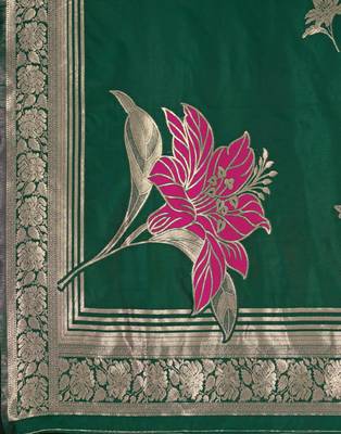 Women's green jacquard silk blend saree with zari floral border festive 5