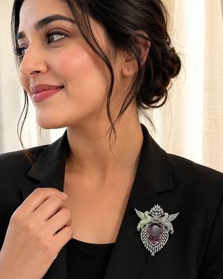 Elegant silver-tone swan brooch with large pink crystal & clear stone embellishment 3