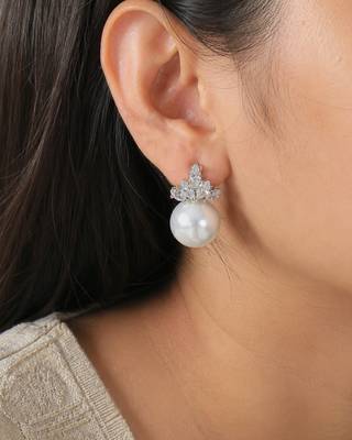Elegant pearl & crystal floral stud earrings     silver tone statement jewellery 3
