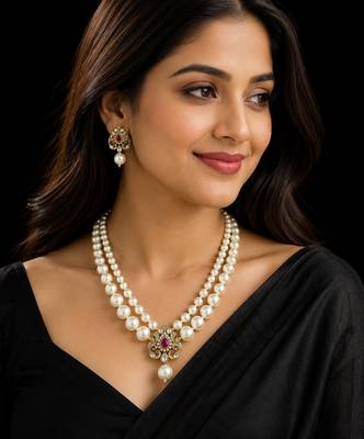 Elegant pearl beaded necklace set with ruby-coloured stones & kundan work 3