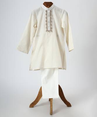 Off white embroidered lurex kurta set 1