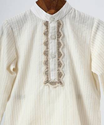 Off white embroidered lurex kurta set 2