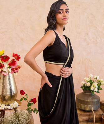 Black embroidered crepe silk blend saree set 4