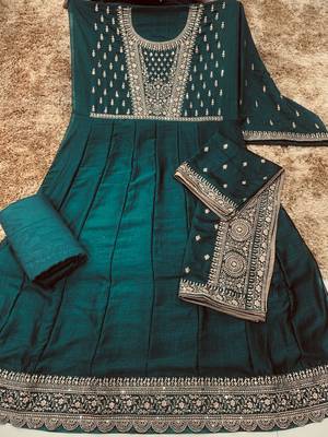 Emerald Green Embroidered Anarkali Gown with Designer Dupatta – Premium Ethnic Wear 4