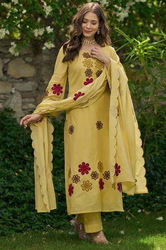 Mustard Yellow Floral Embroidered Pakistani Suit with Scalloped Dupatta – Premium Ethnic Wear