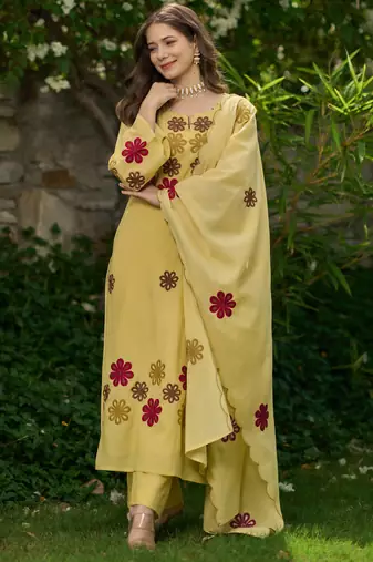 Mustard Yellow Floral Embroidered Pakistani Suit with Scalloped Dupatta – Premium Ethnic Wear