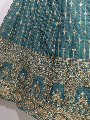 emerald green embroidered lehenga set with dupatta 7
