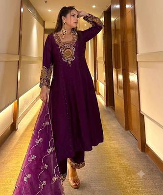 Purple crepe embroidered kurta set 3