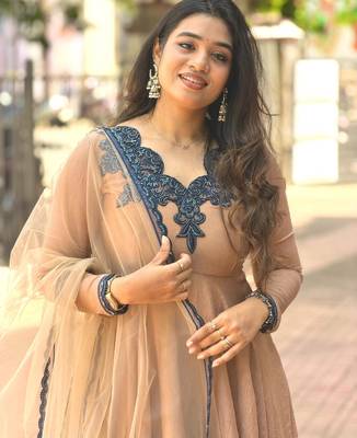 Light-brown crepe embroidered flared gown set 4