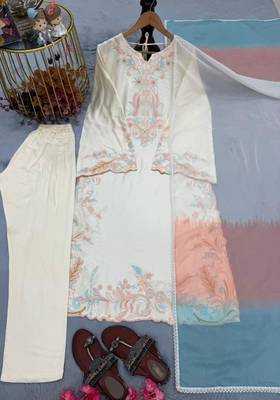 Off-white silk blend embroidered kurta set 3