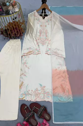 Off-white silk blend embroidered kurta set