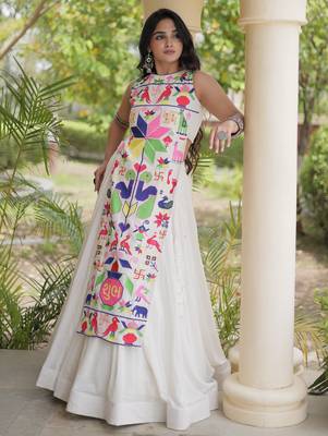 Magnetic White Cotton Navratri Wear Lehenga With Embroidered Blouse 3