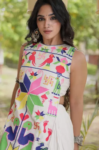 Magnetic White Cotton Navratri Wear Lehenga With Embroidered Blouse