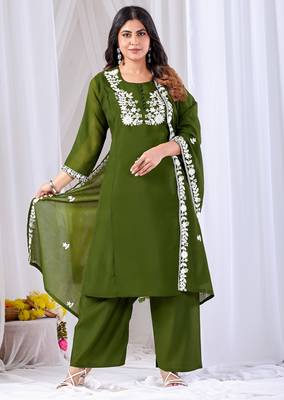 Green pure cotton floral embroidered kurta trouser dupatta set 1