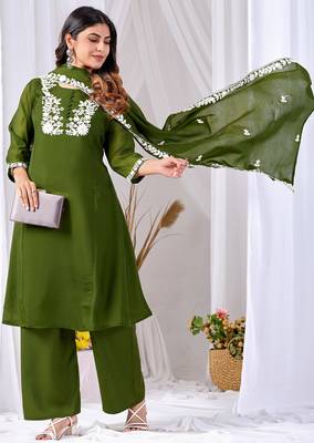 Green pure cotton floral embroidered kurta trouser dupatta set 2