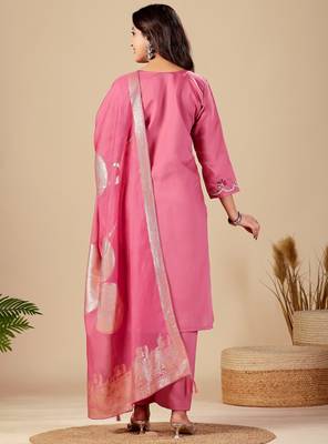 Pink pure cotton floral embroidered kurta trouser dupatta set with jacquard dupatta 2