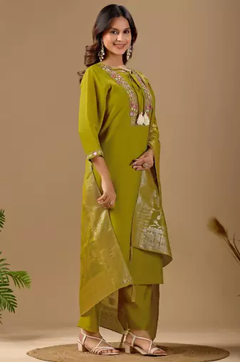 Green chanderi floral embroidered kurta trouser dupatta set with jacquard dupatta