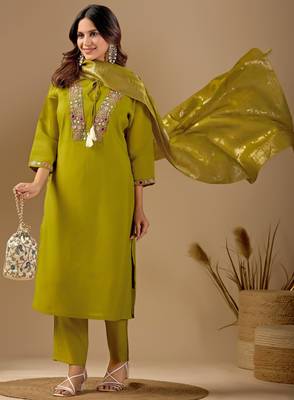 Green chanderi floral embroidered kurta trouser dupatta set with jacquard dupatta 4