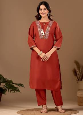Orange chanderi floral embroidered kurta trouser dupatta set with jacquard dupatta 3