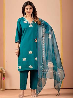 Teal silk floral embroidered kurta trouser dupatta set 2
