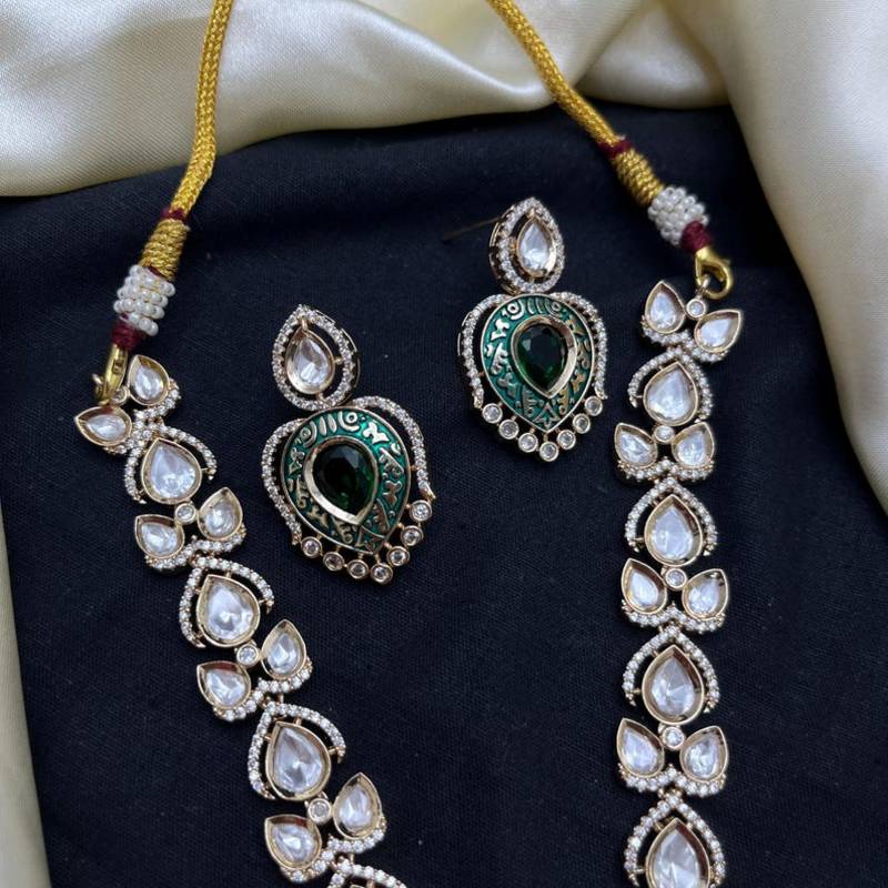 emerald green kundan necklace set with gold teardrop pendant