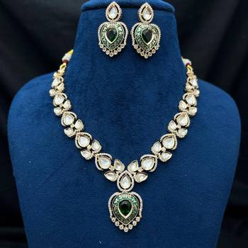 emerald green kundan necklace set with gold teardrop pendant 4