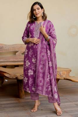 Mirchi Fashion Women's Magenta & White Floral Print Pure Cotton Kurti With Pant & Dupatta Set 1