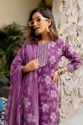 Mirchi Fashion Women's Magenta & White Floral Print Pure Cotton Kurti With Pant & Dupatta Set 5