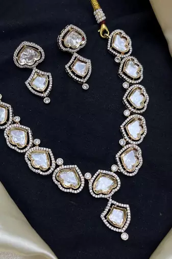 gold heart-shaped kundan necklace set with earrings