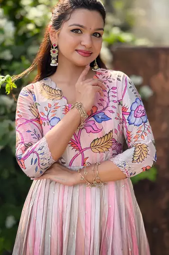 Baby pink floral print flared ethnic gown with scallop detail for women